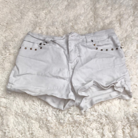 White jean shorts - needs new pants button - Picture 1 of 4
